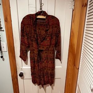 Cute vintage Gillian Petites tribal wrap style silk dress. In GUC. Size 12.